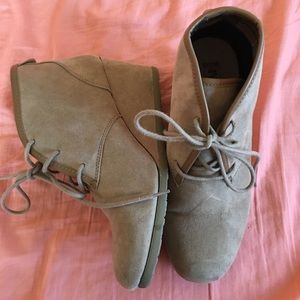 EUC Mad Love booties. Sz 9